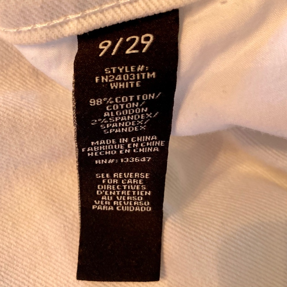 NEW Fashion Nova High Waist Wide Leg Jeans Medium Stretch White Size 9 or 29 - Picture 10 of 11